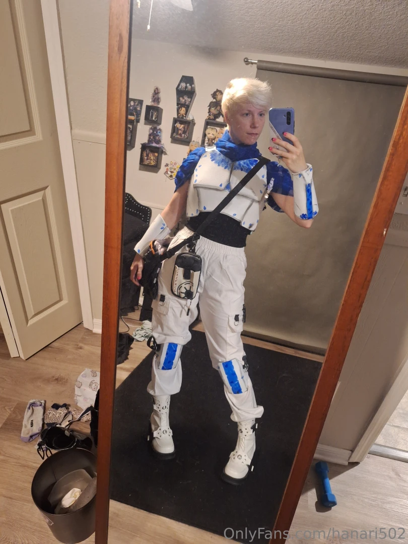 I finished my look for star wars day today i am going to batuu east to 