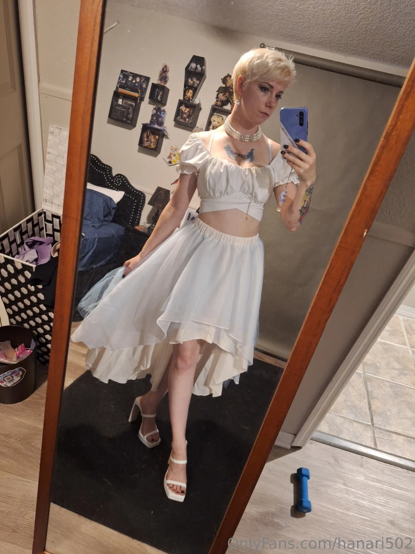 I got a new dress and i feel very pretty in it 