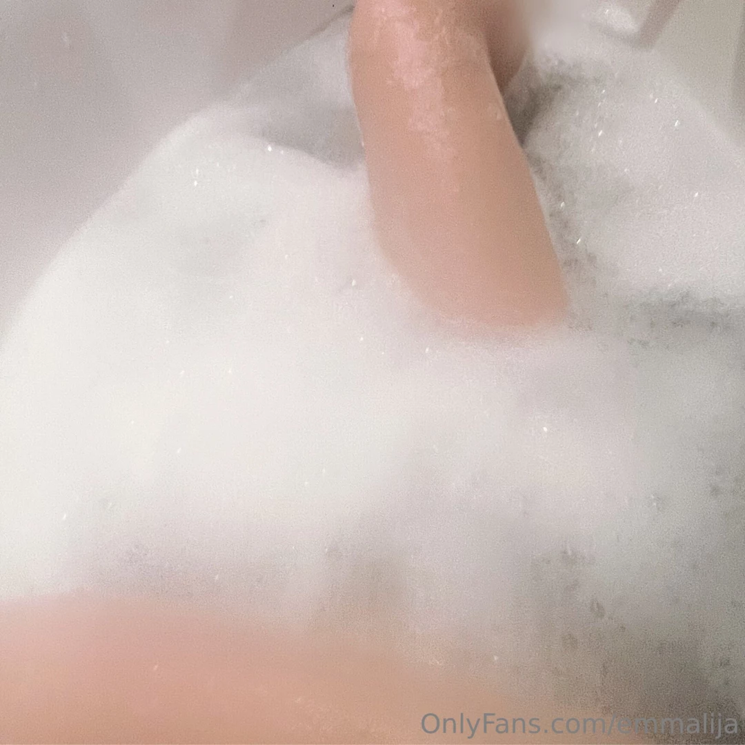 Waiting for you in my bath 