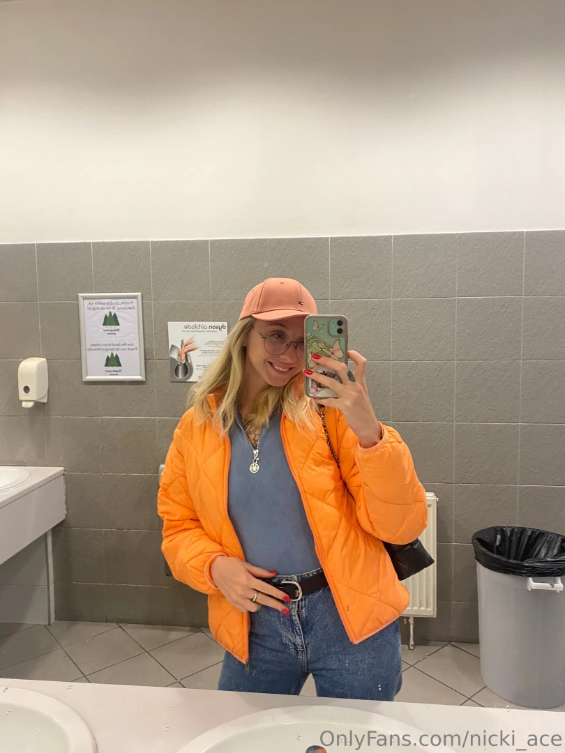 If you can guess where i am now you ll get a nice present 