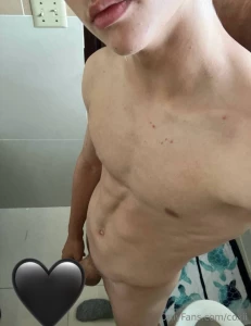 One pic and two videos watch me stroke it