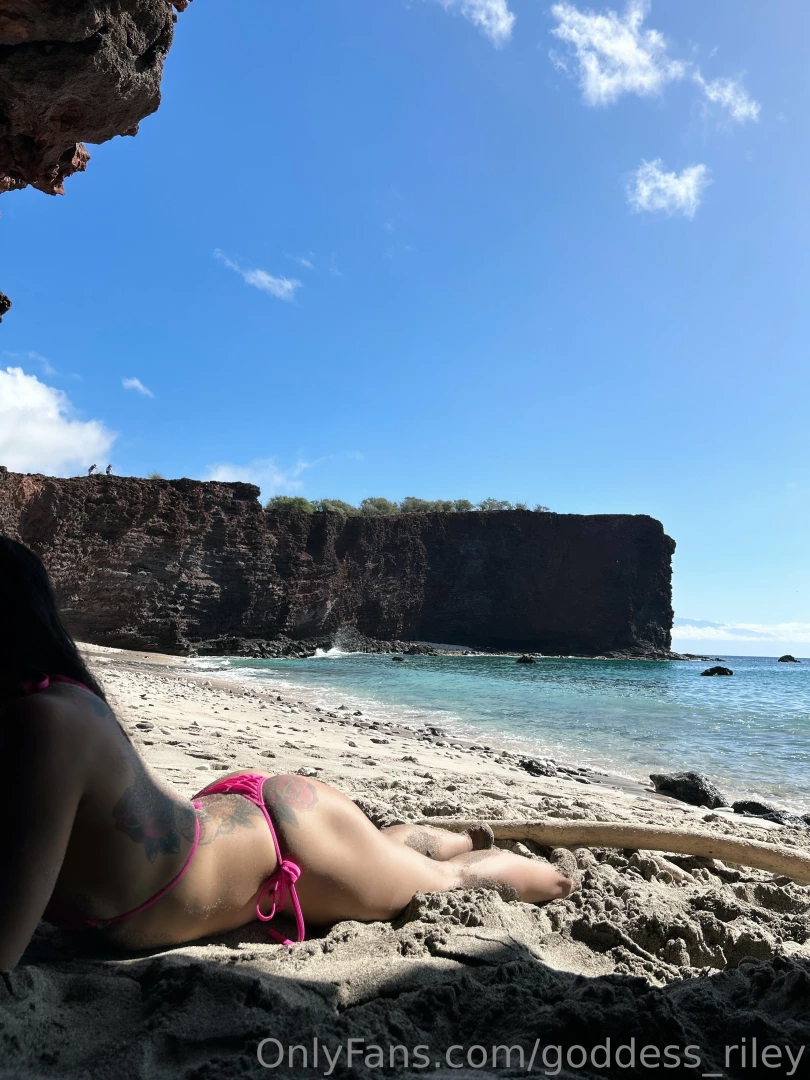 Giving the hikers a little show 