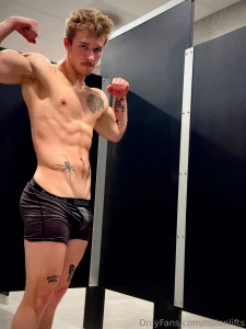 Had to pose up in the locker room lol part 1