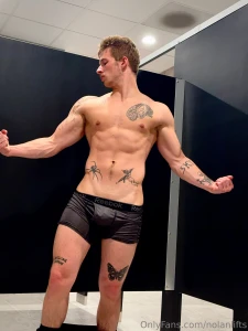 Had to pose up in the locker room lol