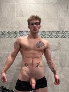 18 public gym jerkoff 2 pov price 20 length 2 17 vd pov you re sitting