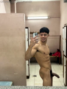 En el ba o del gym part 2