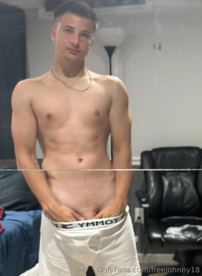 freejohnny18 - Dm me to see me shake my fat ass 