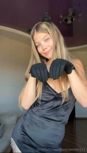 There s a cute little cat here who wants to scratch your back if you