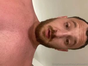 Should have put on sunscreen daddy looks like a hot dog