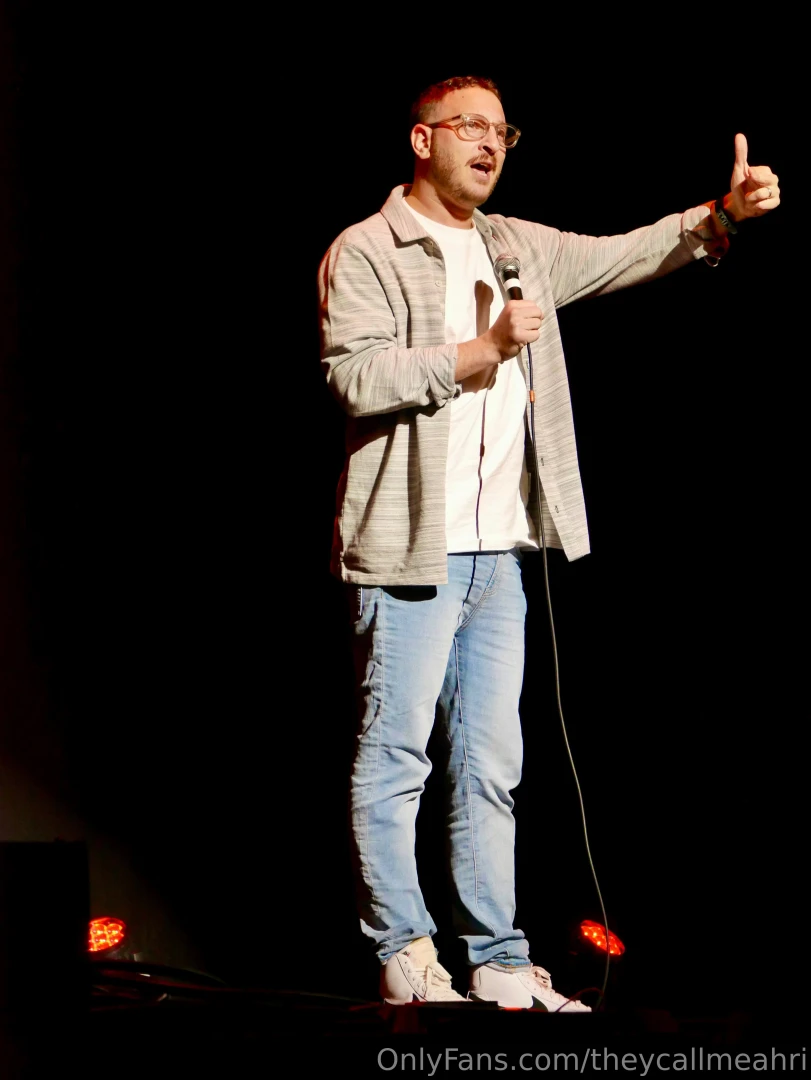 Thumbs up for boners 