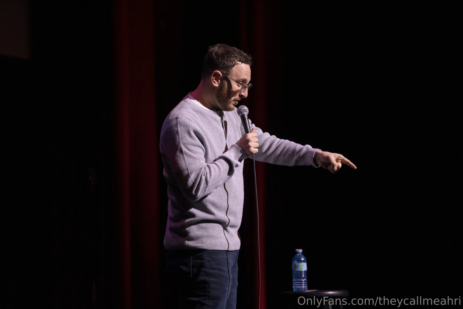 Yes im pointing at you and yes im horny 