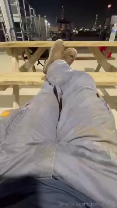 Someone cum save me from work 