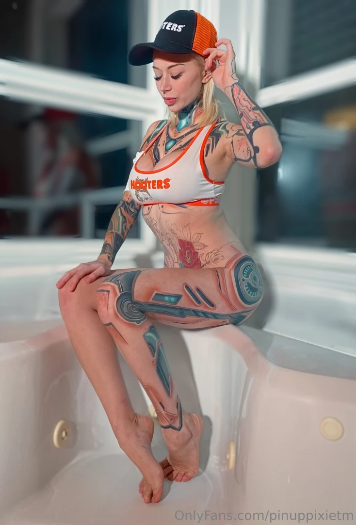 Welcome to hooters what can i get you part 1 