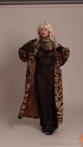 It s giving mob wife