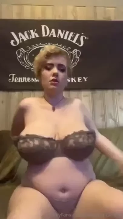 Se sexysky2000 kose med sine store bryster og deilig fitte hele filmen 