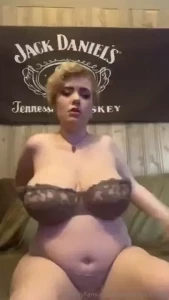 Se sexysky2000 kose med sine store bryster og deilig fitte hele filmen