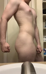 Mmm some soft pics for you boys i want one of ya to come here and