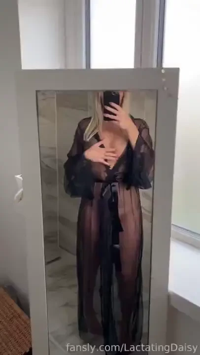 Don t blink or you ll miss me naked fyp mommy british milf milk 