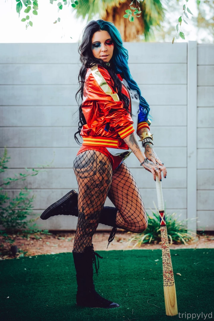 Check your dms if you want my hottest harley quinn solo vid guaranteed 