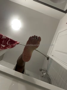 Omg i just got out of hot steamy shower and look how soapy my sole is