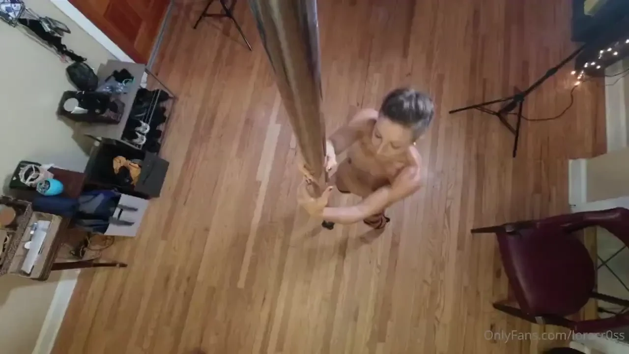 Guess who just got a pole up in her living room 