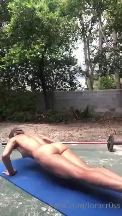 Workout of the day deadlift 5 x 5 - 155 4 rounds 10 push ups 10 leg 