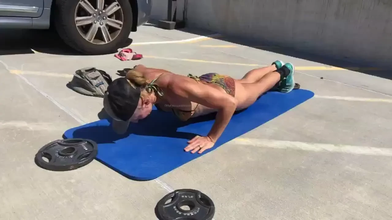 Workout of the day 5 x 5 back squat - in ready weight each round - part 2 