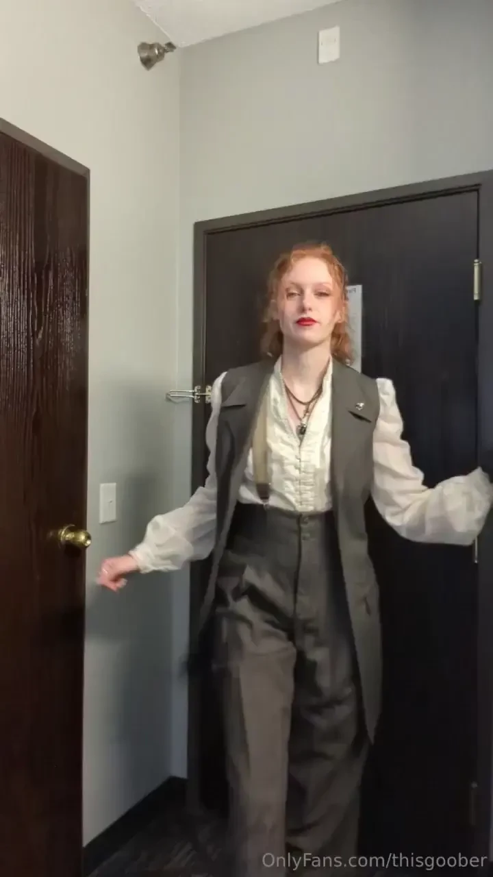 I went to an oddities and curiosities expo and i dressed like an 