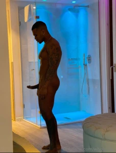 Buon natale a tutti vi lascio il mio pacco come regalo