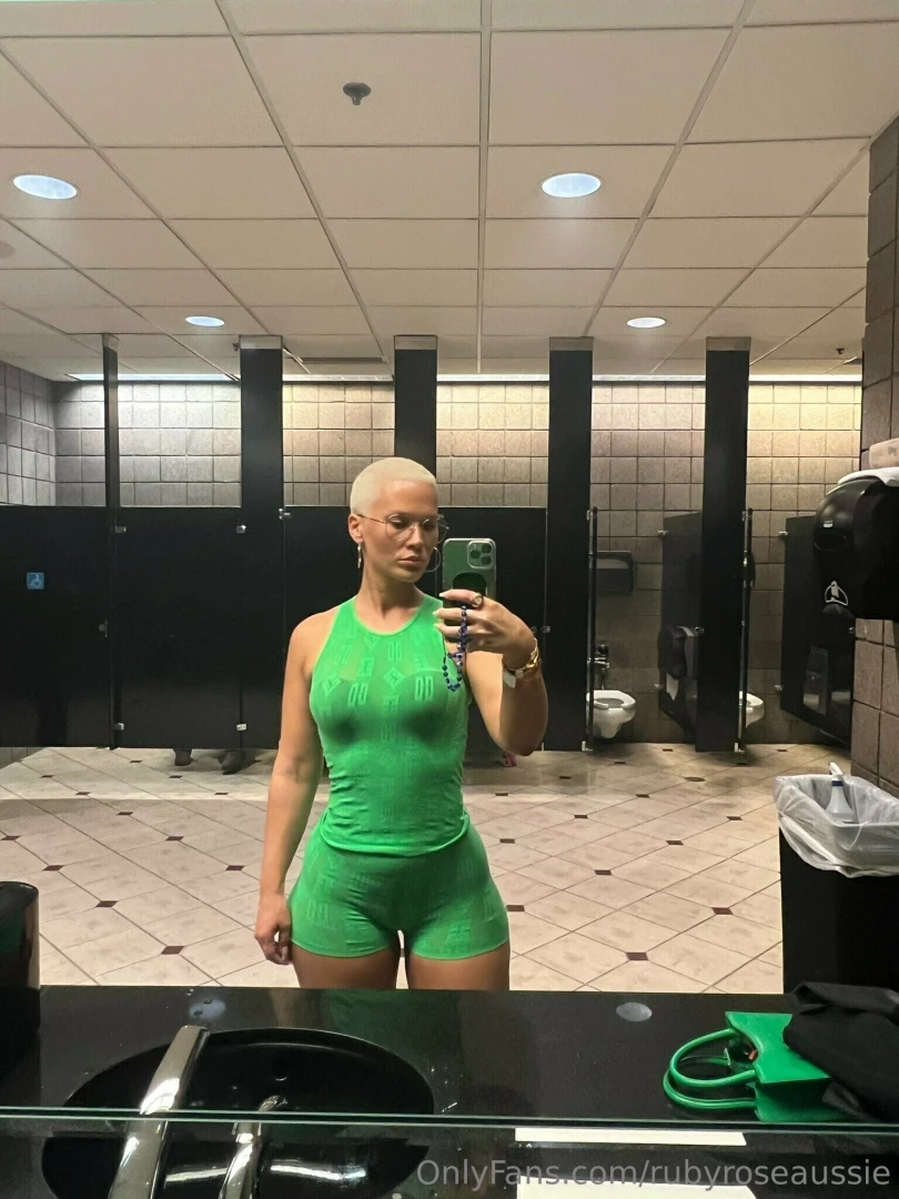 I must admit i do love this pic do you 