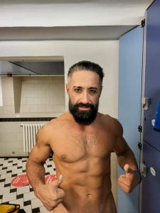 Do you want to play with me and see how i masturbate with you custom