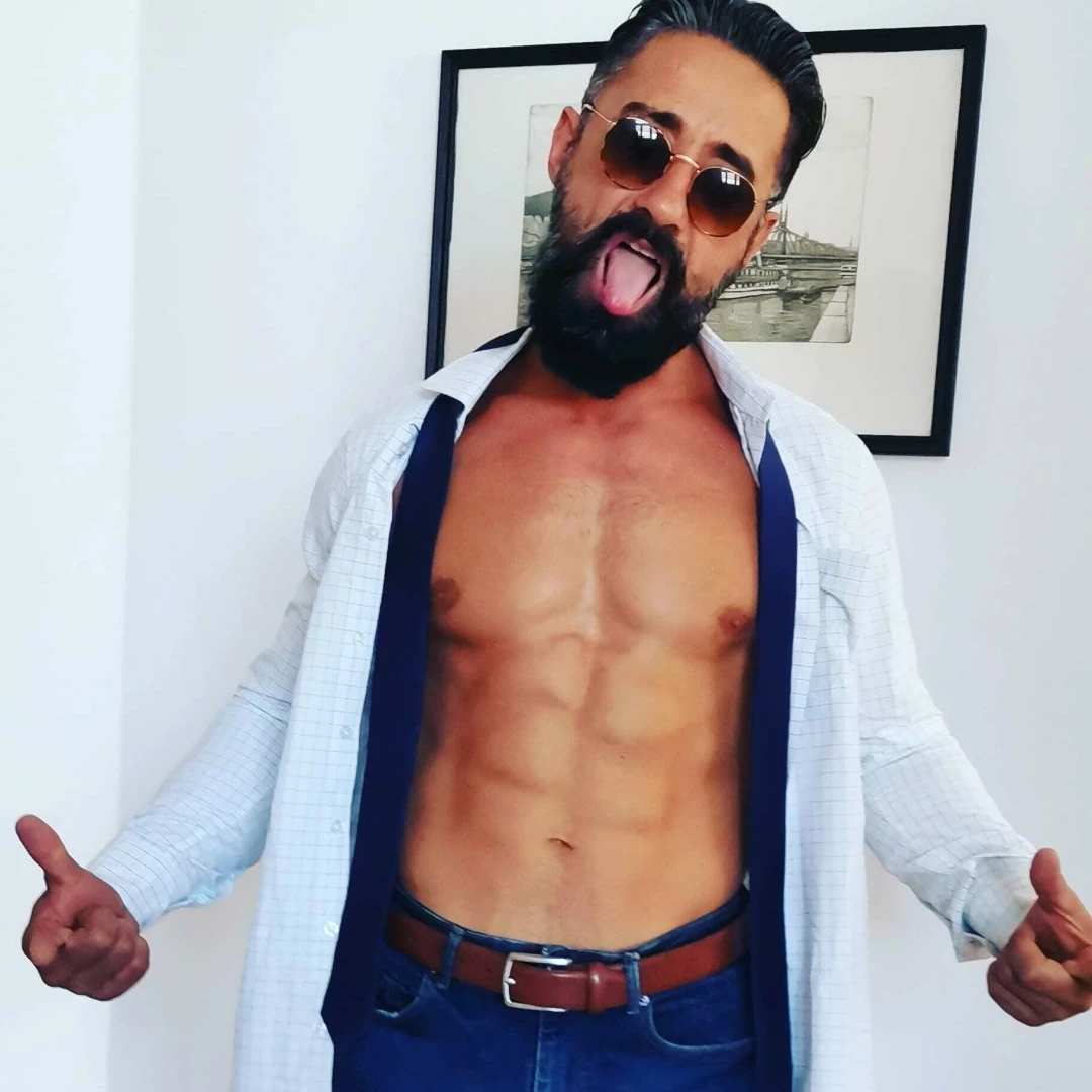 Fitness daddy online come and play with me on dm video call custom 