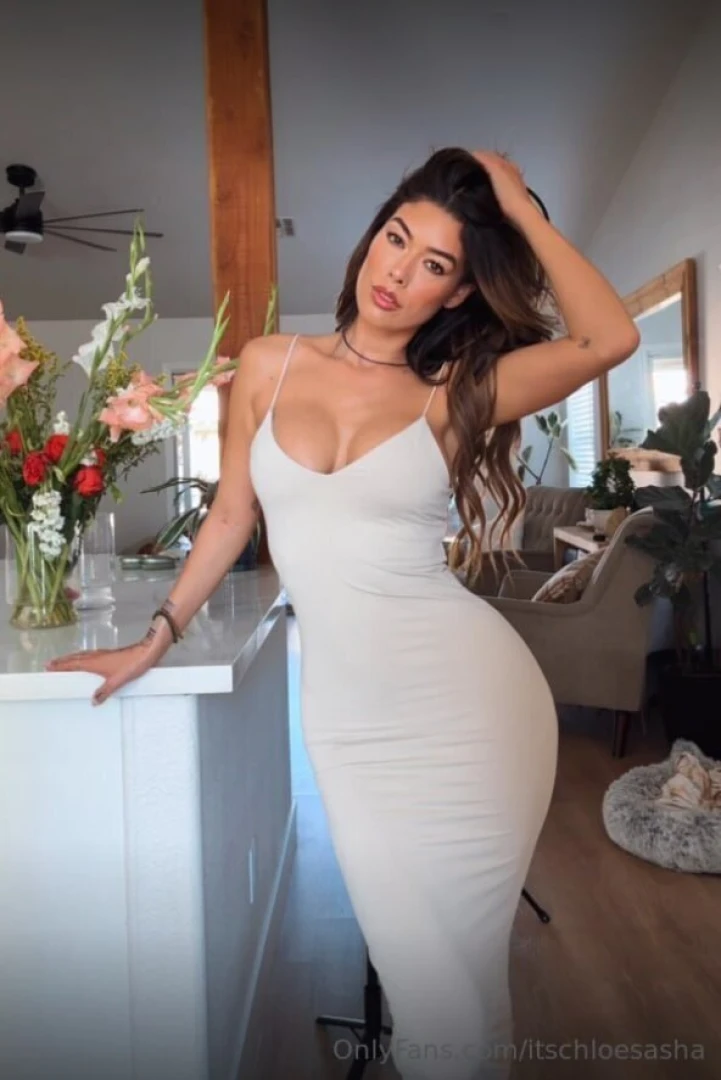 Itschloesasha this spicy latina mami is looking to share her wild side 