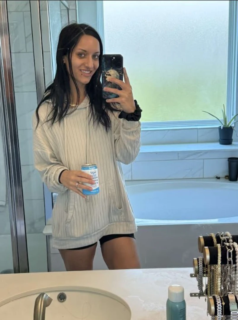 Alyx_urie2 isn t just stunning she s electric watch her own every part 6 