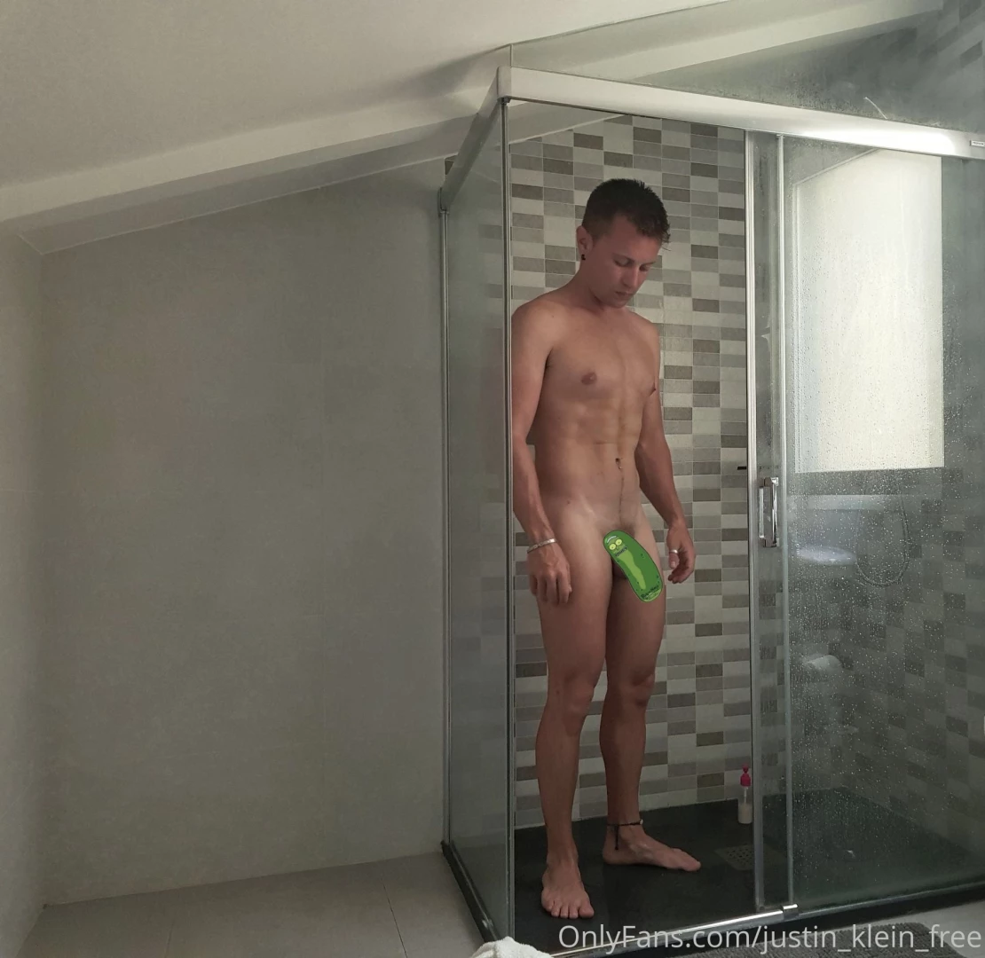 A refresh shower while you watch me look my dick justin_klein part 1 