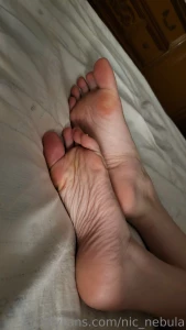 My feet hurt after the long day outside i miei piedi fanno male dopo