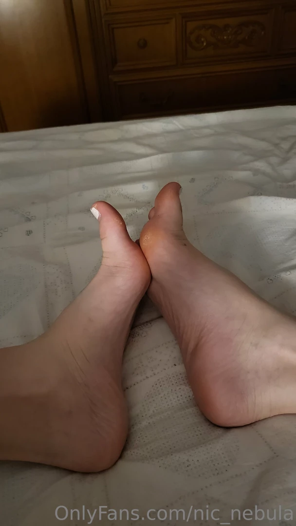 My feet hurt after the long day outside i miei piedi fanno male dopo part 1 