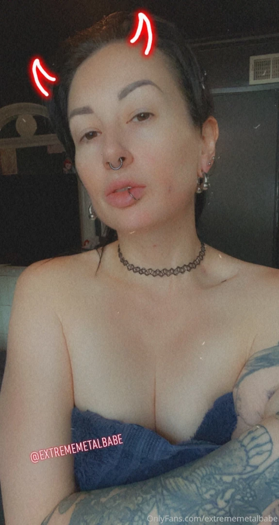 Just got out of the shower and shaved my kitty bits for you tip and i 