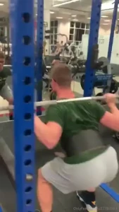 I think guys working out is hella hot hope you agree w me squatting a