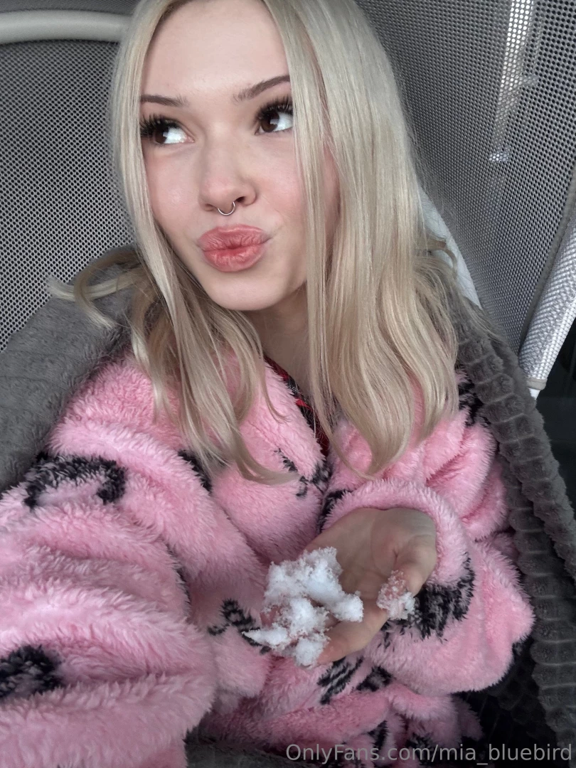 I love when it snows outside it always looks so magical and 