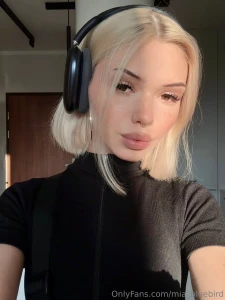 Who knows me well what s playing in my headphones