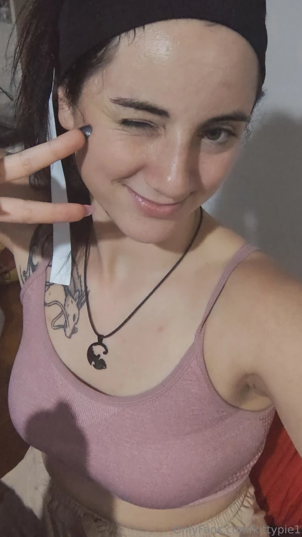 Hii help i m planning on making a new cosplay but i have no options 