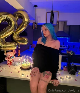 It s my birthdayyyyy did you forget my present