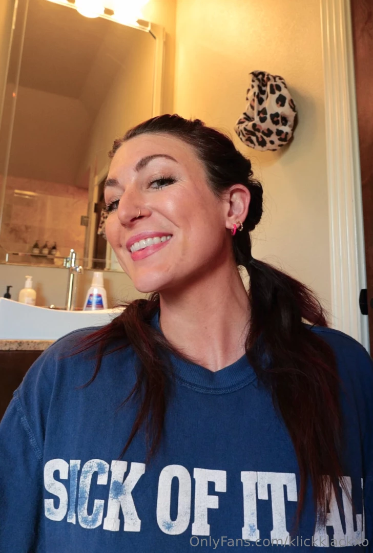 What s up pervs who wants to see me naked today 