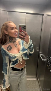 Catch me on the way up but first let me take a summer selfie