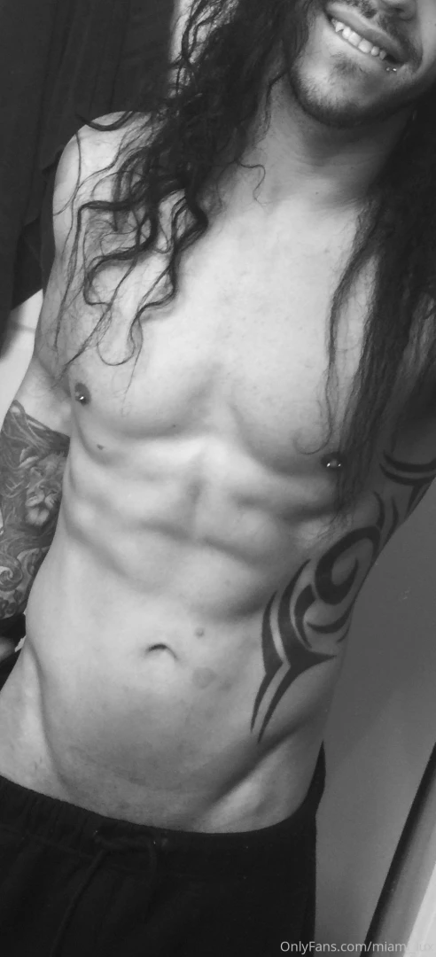 Hey babies so i m doin a lil poll what kind of content do you wanna 