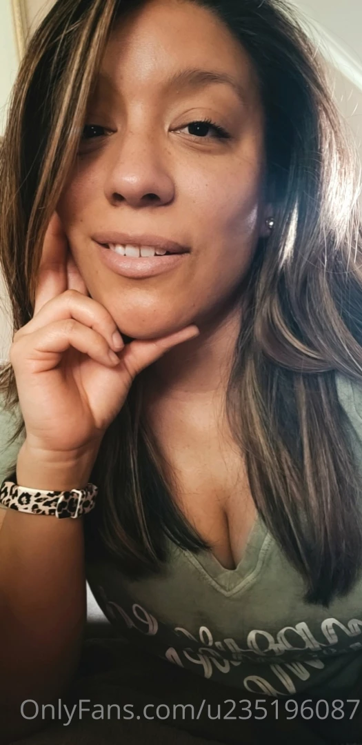 Why is my best friend so fucking hot do you want her to sit on your 