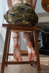 I wanna feel your warm breathe on my feet while i play with my part 28