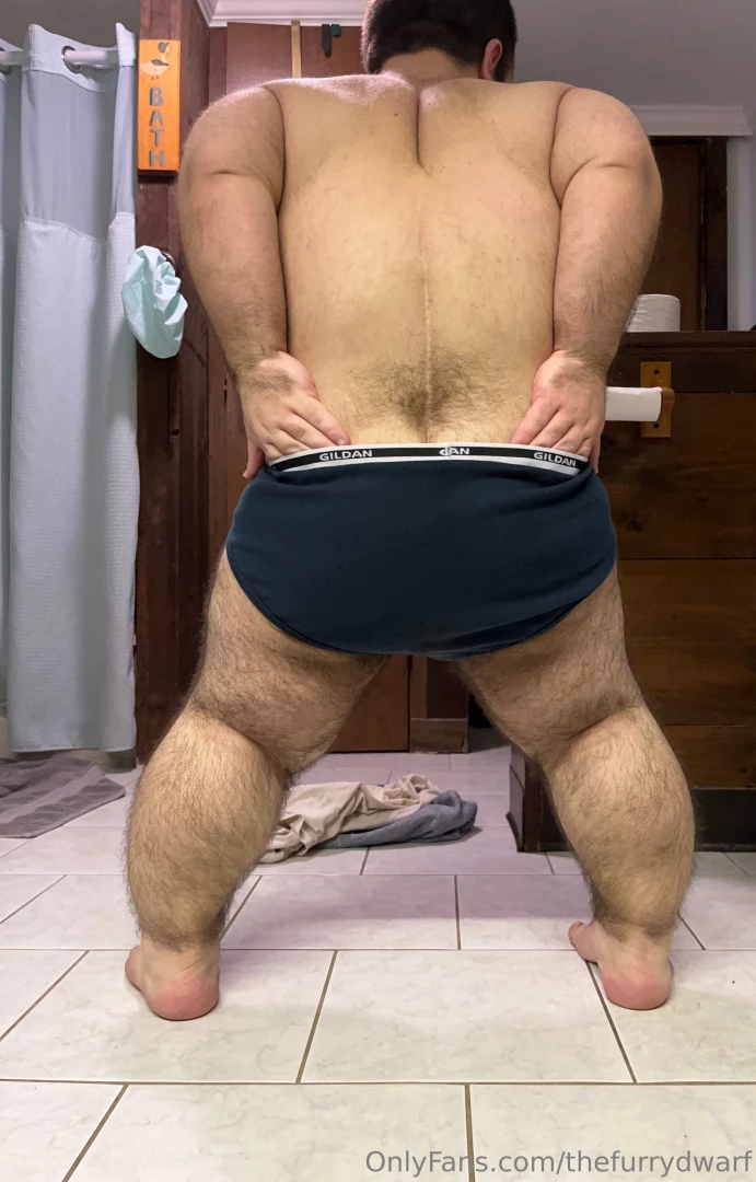 Should this little bottom do a dick rate dm if interested 