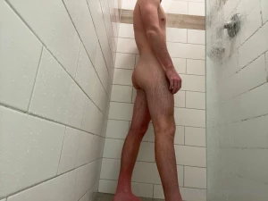 4 minutes of raw footage of me showering what would you do if you saw